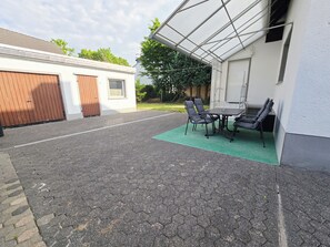 Outdoor dining - Vacation apartment 1 - near Phantasialand, Cologne, Bonn, Brühl (Weilerswist)