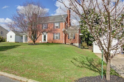 Home Sweet Home #1 near Liberty University and Lynchburg Hospital