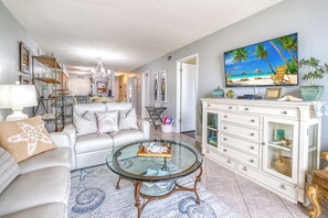 Smart TV - Beachside Coastal Retreat! 2 Bedroom/Balcony w/ Beach View! *SPECIAL* (Indian Rocks Beach)