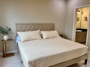 3 bedrooms, desk, WiFi, bed sheets