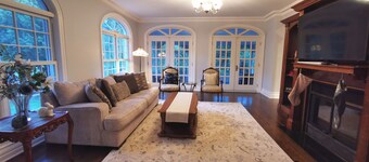 Waterfront_Heated pool_Private acre yard_BBQ_ Wood Fireplace