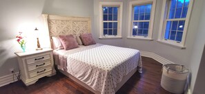 5 bedrooms, iron/ironing board, WiFi, bed sheets