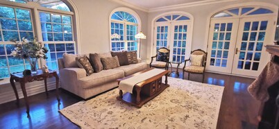 Waterfront_Heated pool_Private acre yard_BBQ_ Wood Fireplace