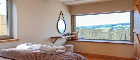 4 bedrooms, individually decorated, individually furnished, free WiFi