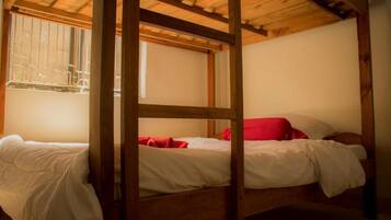 1 habitación, tabla de planchar con plancha, wifi y ropa de cama