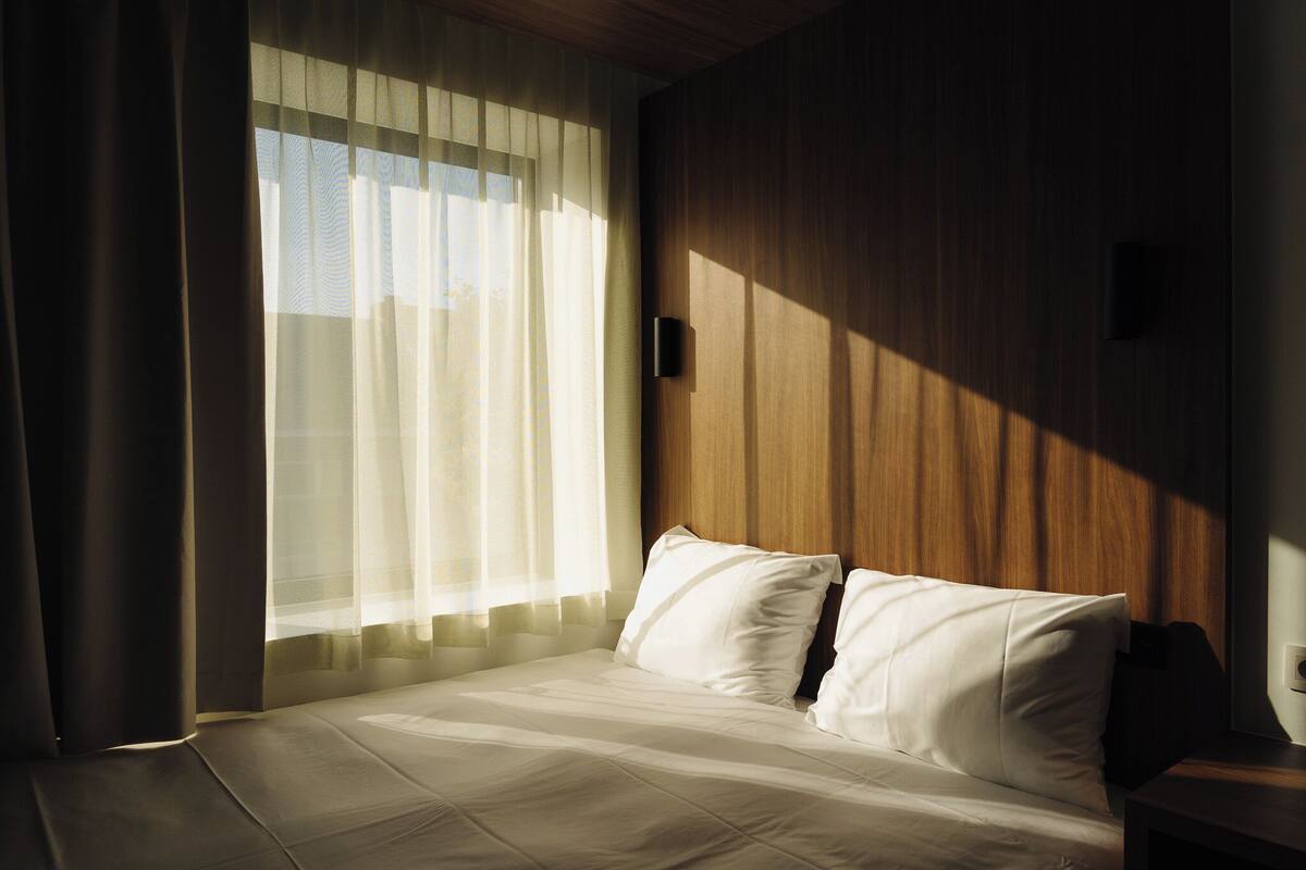 Standard Double Room, Courtyard View | Meja, ruang kerja komputer riba, Wi-fi percuma