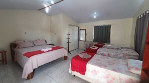 Habitación familiar, balcón | Wifi gratis y ropa de cama 
