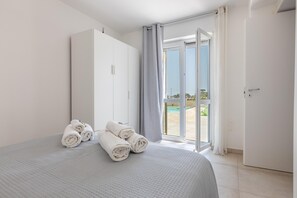 2 bedrooms, travel crib, free WiFi, bed sheets