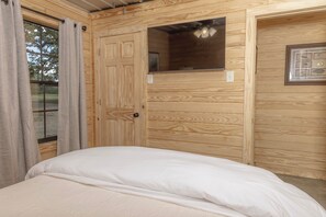 2 室のベッドルーム、アイロン / アイロン台、WiFi (無料)、ベッドシーツ