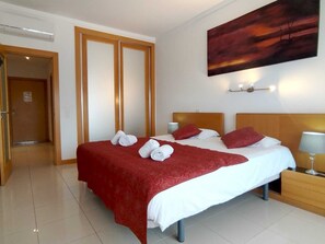 1 habitación, tabla de planchar con plancha, wifi y ropa de cama 