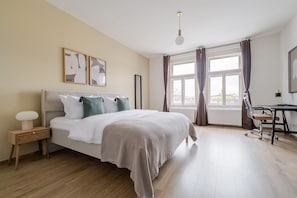 1 habitación, tabla de planchar con plancha, wifi gratis y ropa de cama