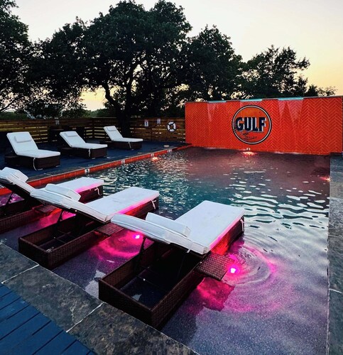 Historical 1930's Lodge on Ranger Hill w/ Pool. Hour-ish from FTW!