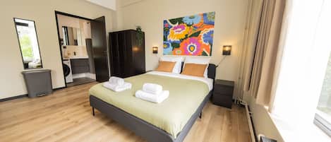 Fer et planche Ă repasser, draps fournis