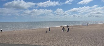 2 Bed Chalet Chapel St Leonards, Pet Friendly