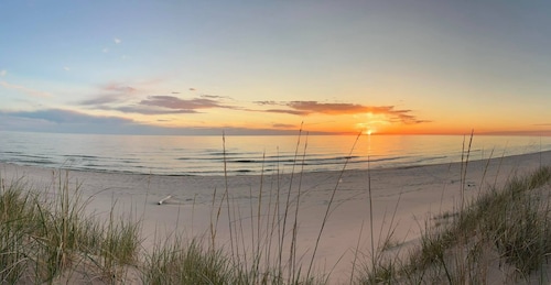 Adventures Await newly built cozy 2-bedroom home- Close to MI Adventure!