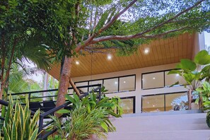 House, 2 Bedrooms, Smoking, Balcony | Garden