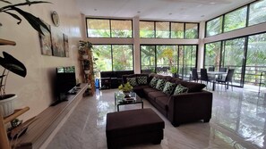House, 2 Bedrooms, Smoking, Balcony | Living room | Books