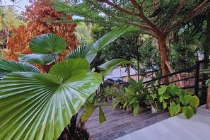 House, 2 Bedrooms, Smoking, Balcony | Garden