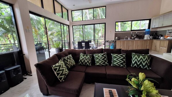 House, 2 Bedrooms, Smoking, Balcony | Living room