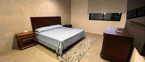 2 makuuhuonetta, silitysrauta/-lauta, Wi-Fi, vuodevaatteet