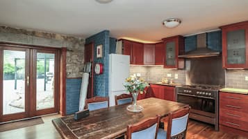 Dishwasher, cookware/dishes/utensils