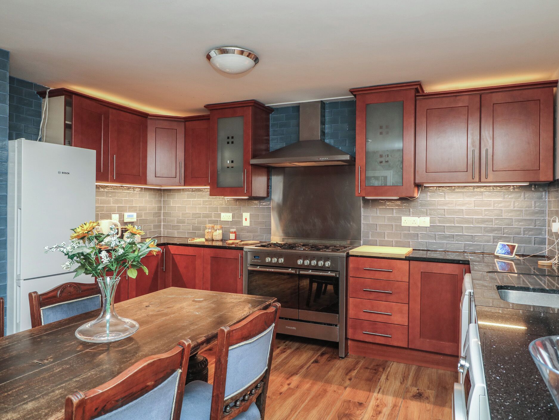 Dishwasher, cookware/dishes/utensils