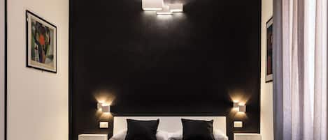 Double Room | In-room safe, desk, laptop workspace, blackout drapes