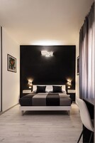 Double Room | In-room safe, desk, laptop workspace, blackout drapes