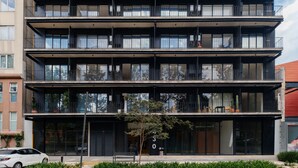 A multi-story building with balconies, large windows, and a number '30' sign. - Myla - Loft 09 - Chapultepec LowF (Mexico City)