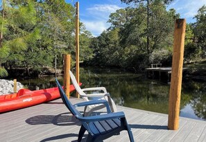 Property grounds - Waterfront Newly Renovated and Decorated 3brs home. (Milton)