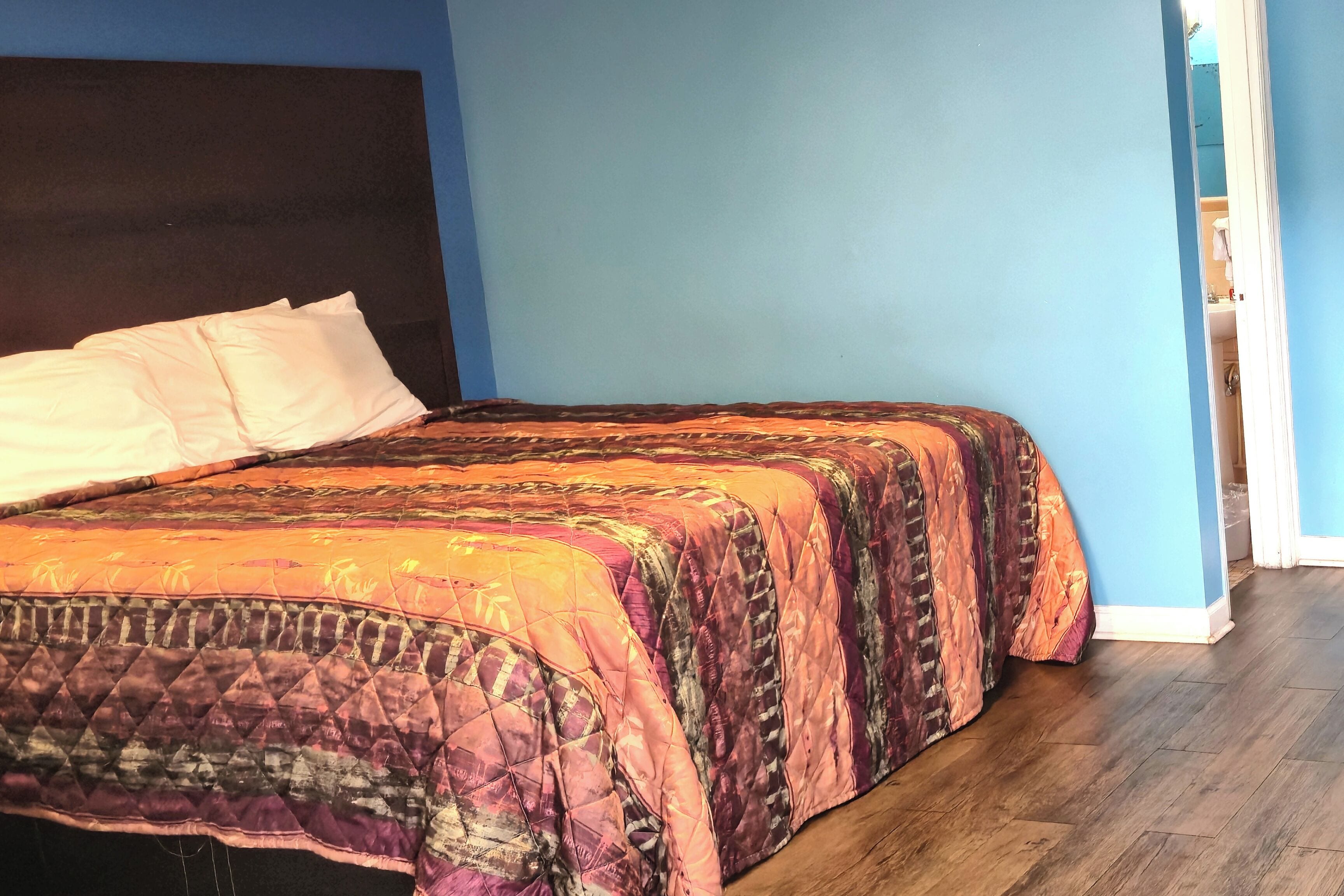 Skrivebord, wi-fi (inkludert) og sengetøy