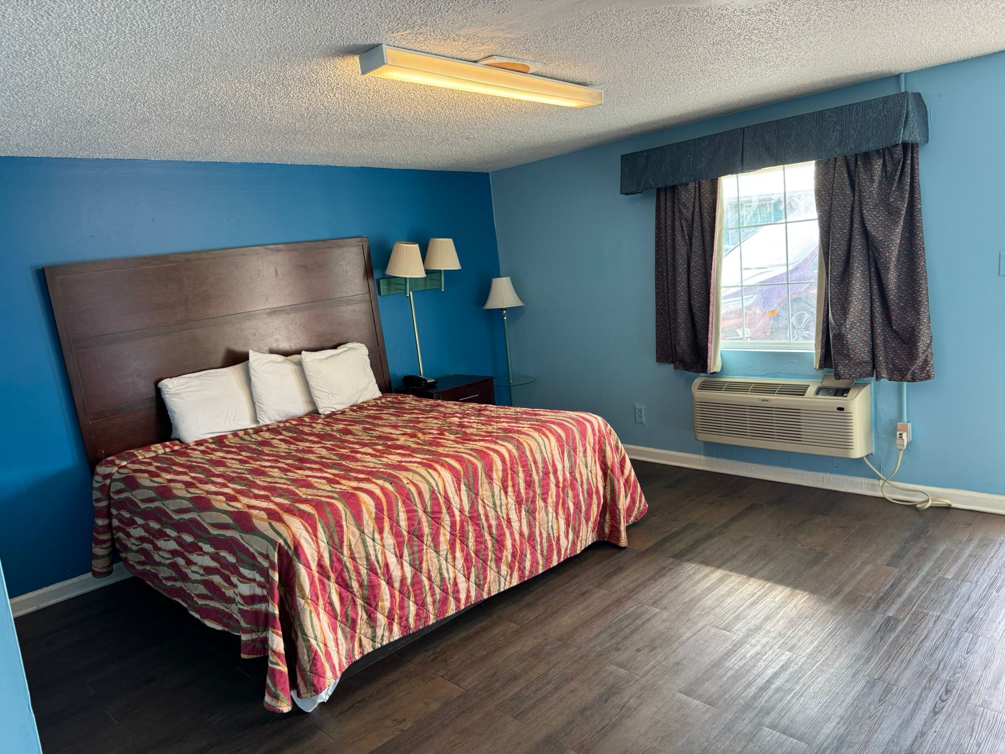Desk, free WiFi, bed sheets
