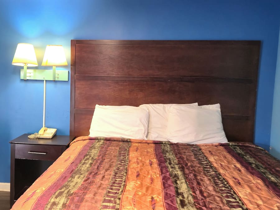 Skrivebord, wi-fi (inkludert) og sengetøy