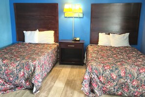 Habitación, 2 camas dobles, no fumadores | Escritorio, wifi gratis, ropa de cama
