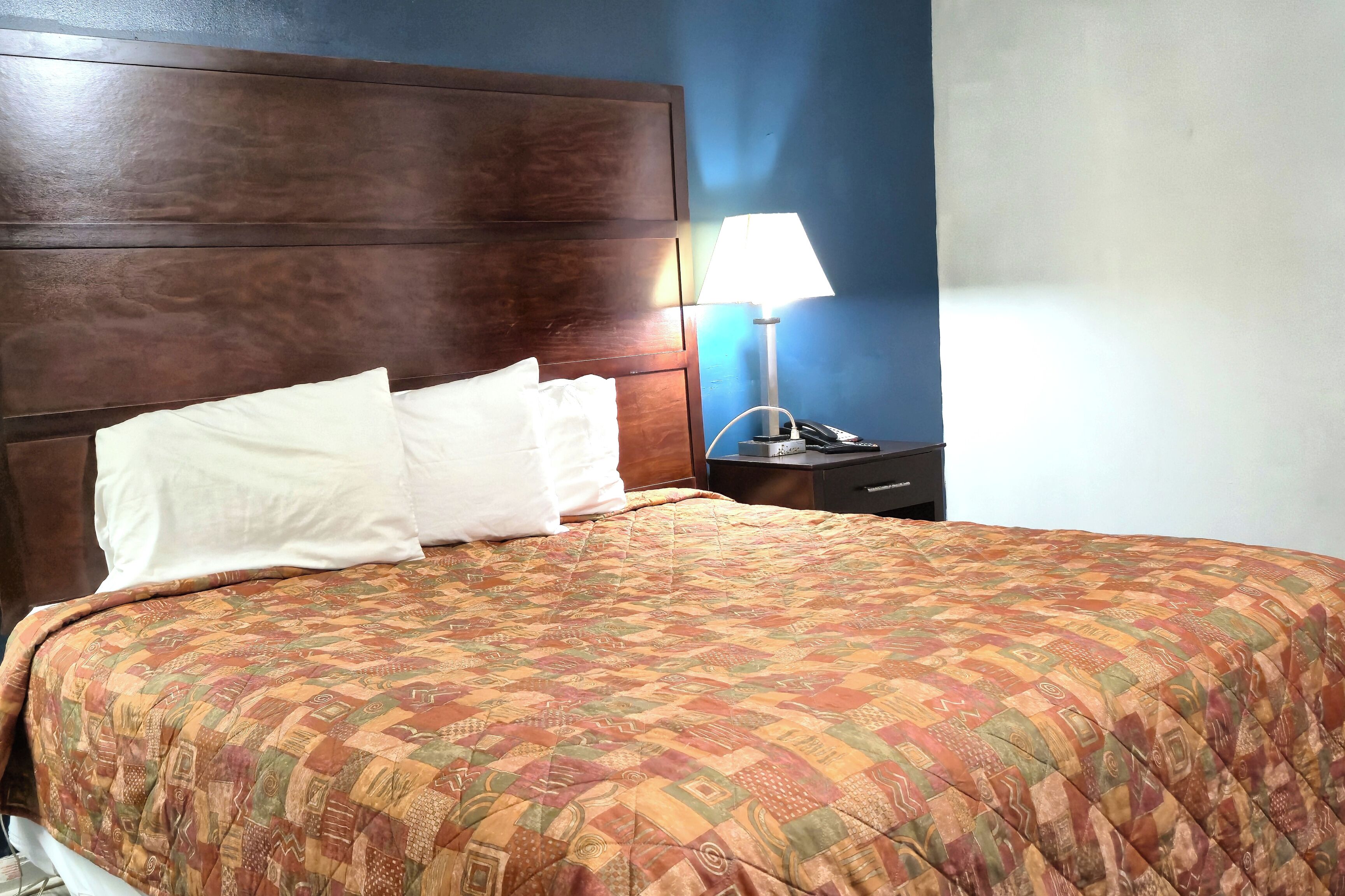 Skrivebord, wi-fi (inkludert) og sengetøy