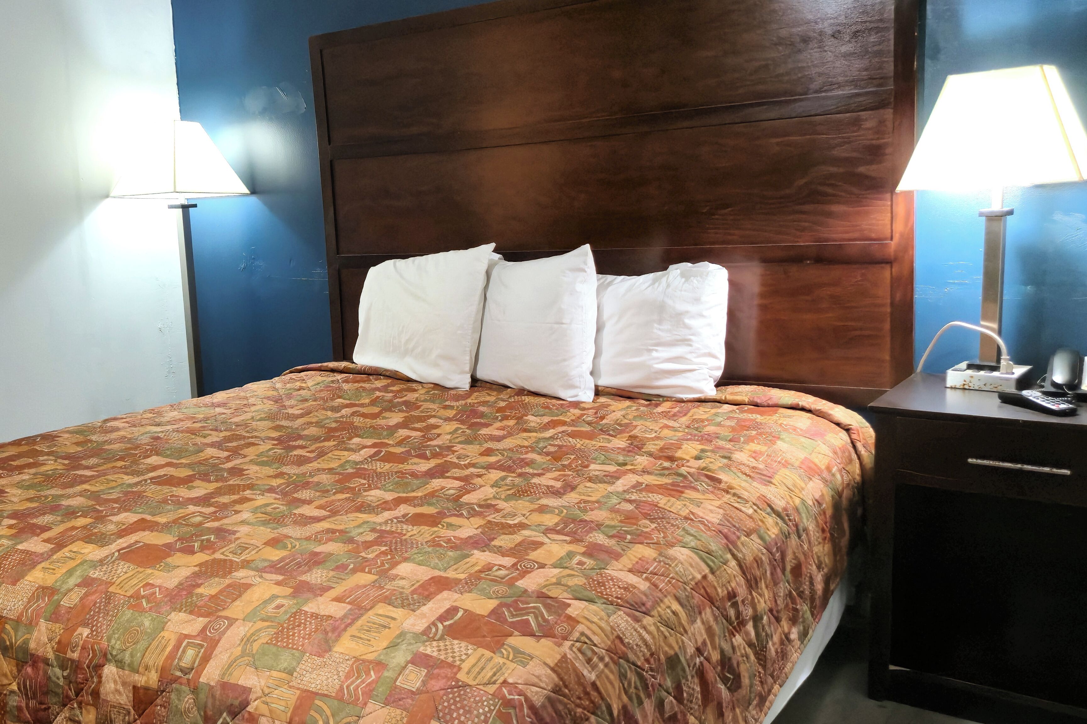 Skrivebord, wi-fi (inkludert) og sengetøy