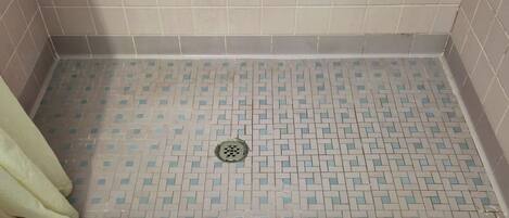 Room, 2 Double Beds, Non Smoking | Bathroom | Free toiletries, towels