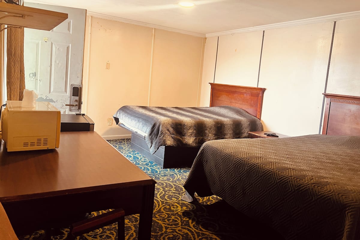 Room, 2 Queen Beds, Non Smoking