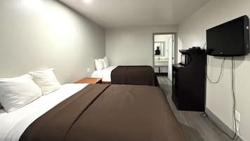 Escritorio, wifi gratis y ropa de cama