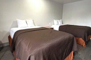 Room, 2 Katil Ratu (Queen), Non Smoking | Meja, Wi-fi percuma, cadar katil 