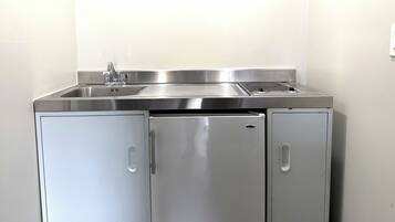 Habitación, 2 camas Queen size, para no fumadores, cocineta | Cocineta privada | Frigobar y microondas