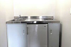 Rom, 2 queensize-senger, ikke-røyk, tekjøkken | Eget tekjøkken | Minikjøleskap og mikrobølgeovn