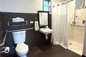 Room, 2 Double Beds, Non Smoking | Bathroom | Free toiletries, hair dryer, towels - 6 Rivers Motel Fortuna near Hwy 101 (Fortuna)