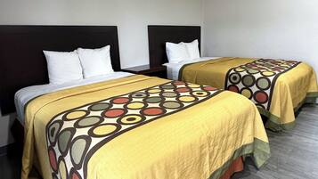 Habitación, 2 camas matrimoniales, para no fumadores | Escritorio, wifi gratis y ropa de cama