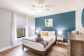 4 bedrooms, iron/ironing board, WiFi, bed sheets