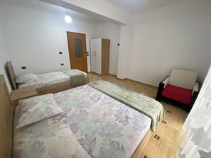 3 bedrooms, iron/ironing board, WiFi, bed sheets - Vila across Tepelena (Tepelenë)