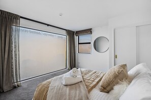 4 bedrooms, WiFi, bed sheets
