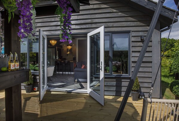 Exterior detail - Mulberry Lodge - sleeps 4 guests in 2 bedrooms (South Duffield)