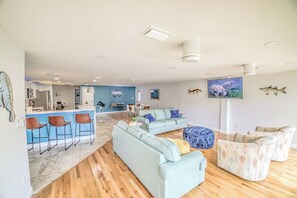 Smart TV, table football, books - New Listing! Dockside Palms Weeki Wachee-Spring Fed Canal-Boat Friendly! (Spring Hill)