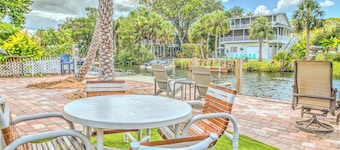 New Listing! Dockside Palms Weeki Wachee-Spring Fed Canal-Boat Friendly! 